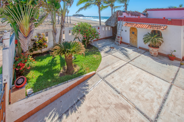 La Manzanilla Realty