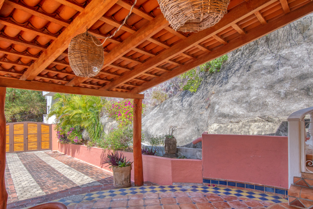 La Manzanilla Realty