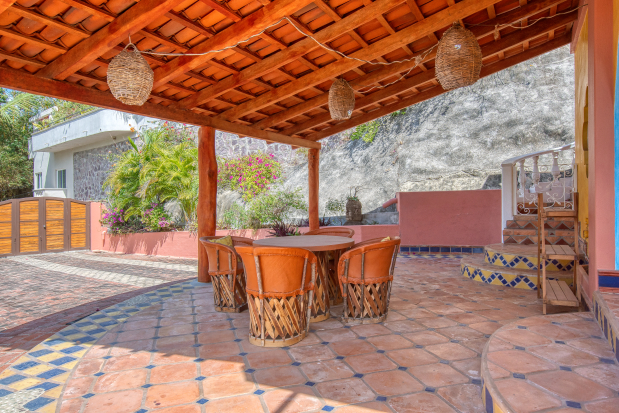 La Manzanilla Realty