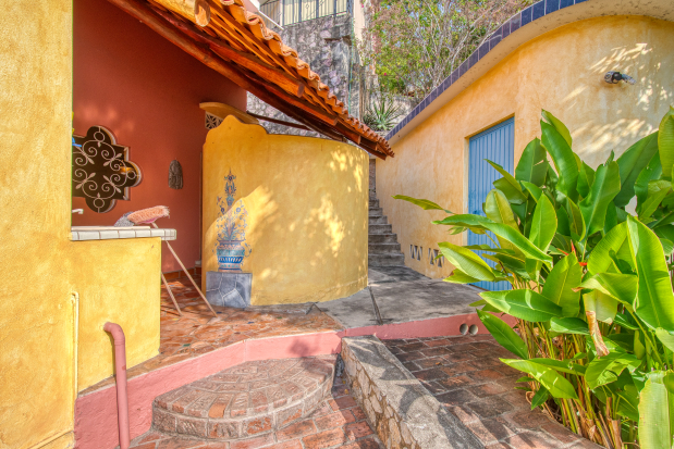 La Manzanilla Realty